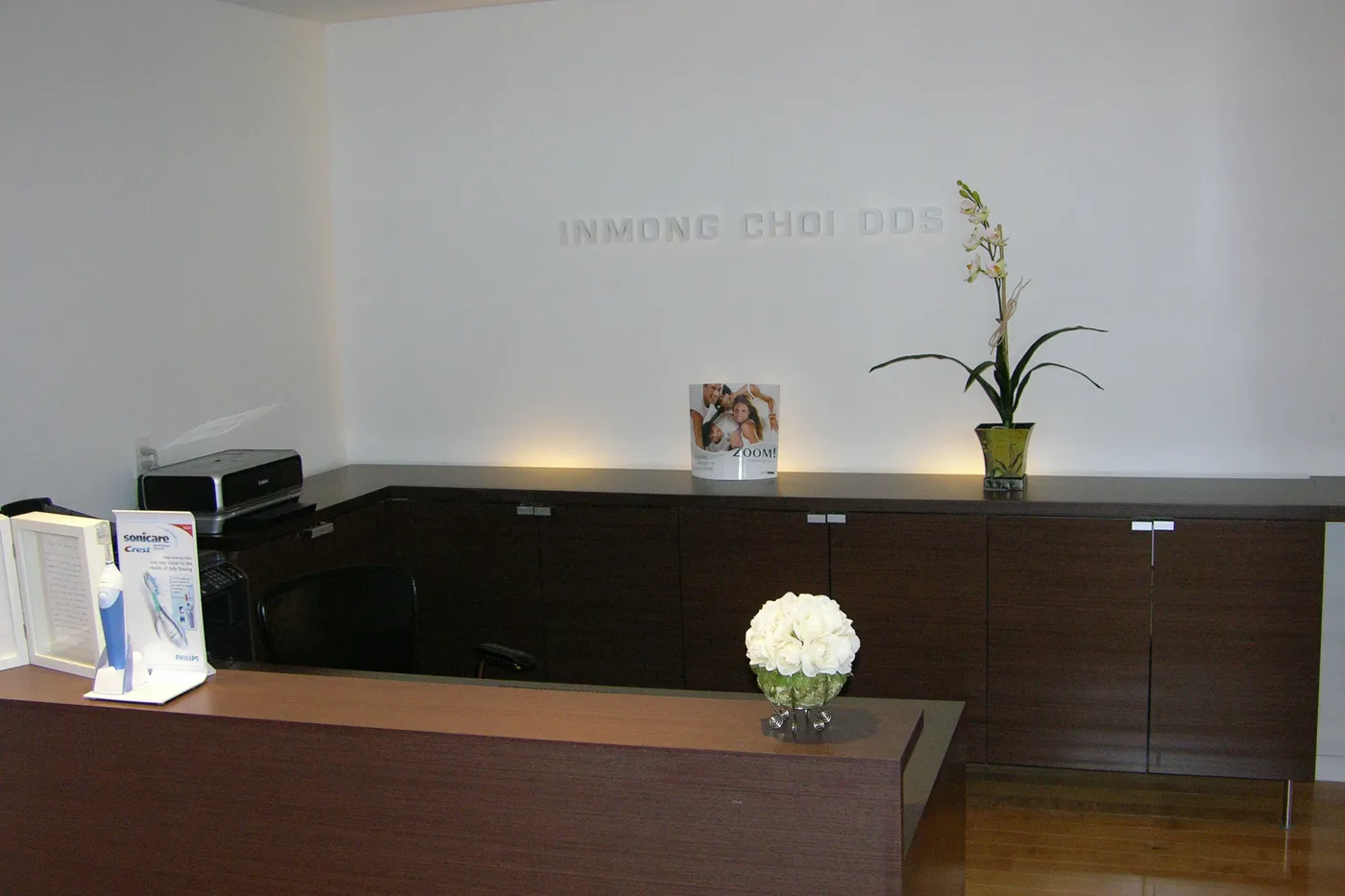 Photo of Dr. Choi's New York City office reception desk
