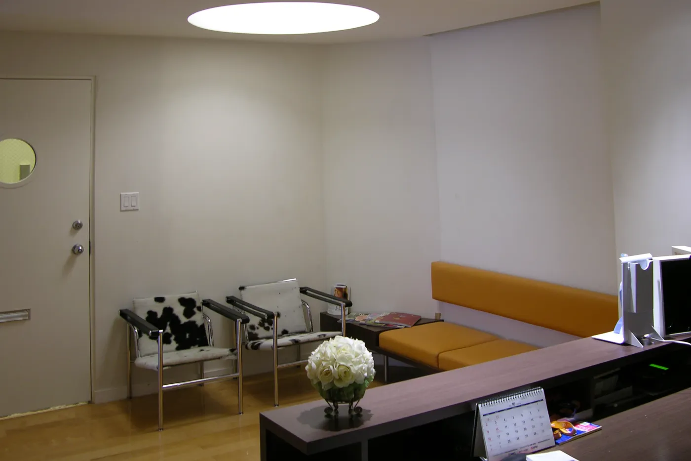 Photo of Dr. Choi's New York City office patient waiting area